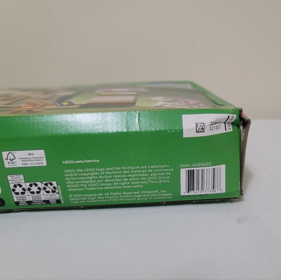 LEGO Minecraft: The Iron Golem Fortress (21250) Brand New - Picture 6 of 11